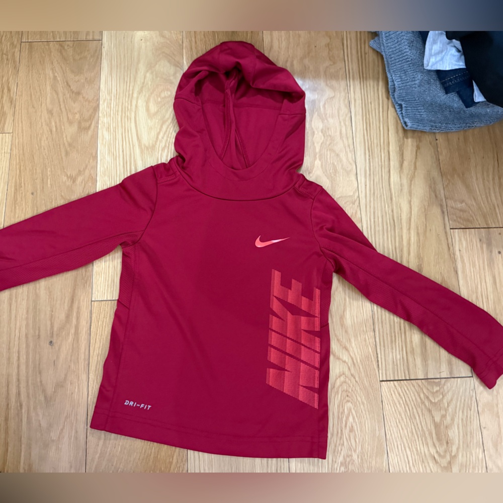 Nike Dri-FIT Crimson Pullover like new size 3t